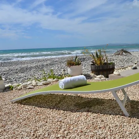 Luna Beach House Kiti